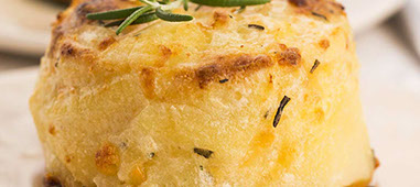 Tolle Menüs mit Kartoffelgratin, Braten und vielen Leckerein. Beim Partyservice Schmidtke stimmt das Catering. Termintreu und gut.